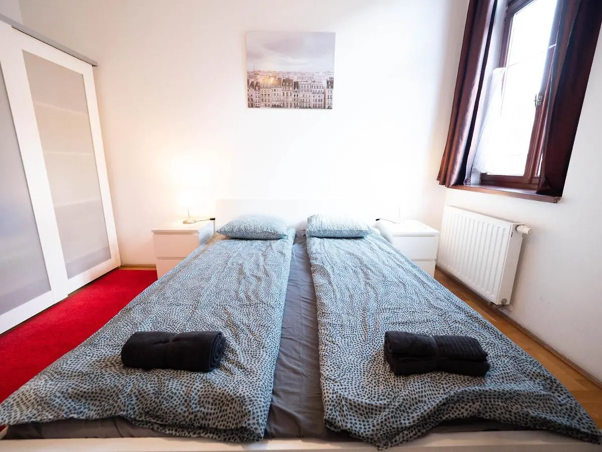 Cozy Central Apt With Garage At Gozsdu Passage Budapest Apartment