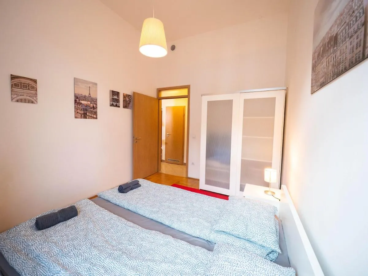 Cozy Central Apt With Garage At Gozsdu Passage Budapest Apartment