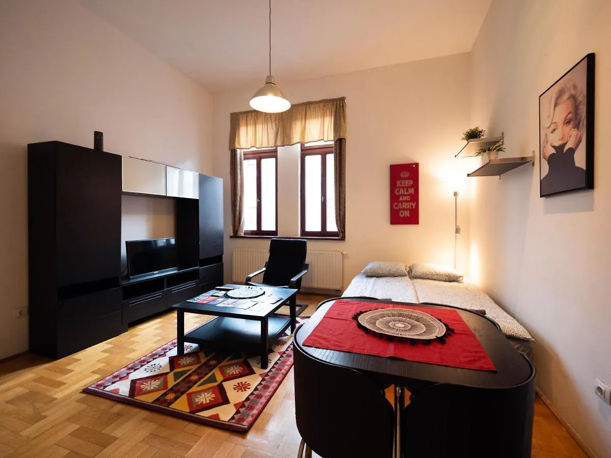 Cozy Central Apt With Garage At Gozsdu Passage Budapest Apartment